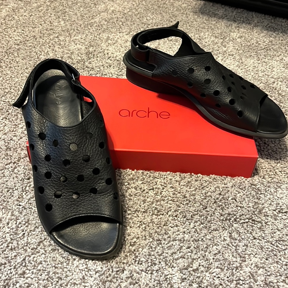 Arche sandals